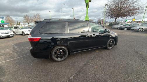 2018 Toyota Sienna XLE