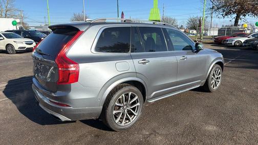 2016 Volvo XC90 T6 Momentum