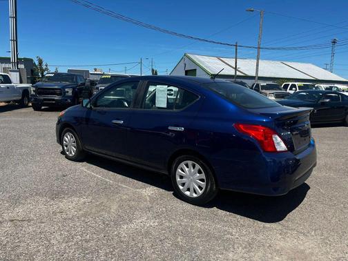 Blue 2019 Nissan Versa 1.6 SV