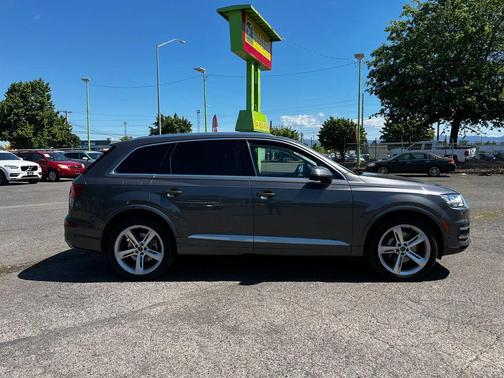 Samurai Gray Metallic 2019 Audi Q7 55 Prestige