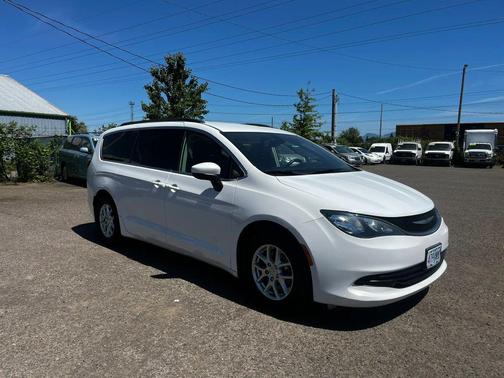 Bright White Clearcoat 2020 Chrysler Voyager LXI