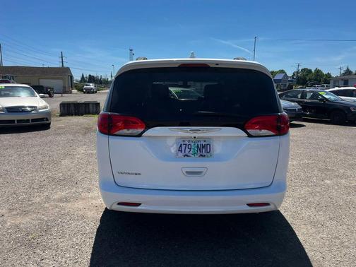 Bright White Clearcoat 2020 Chrysler Voyager LXI