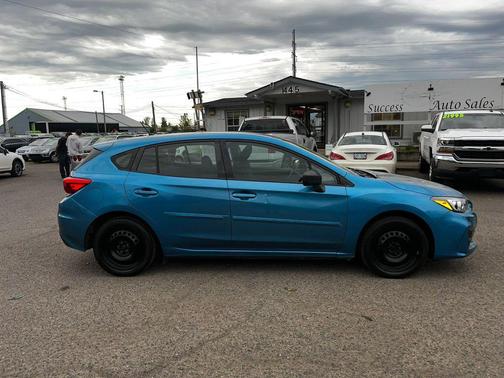 Blue 2017 Subaru Impreza 2.0i