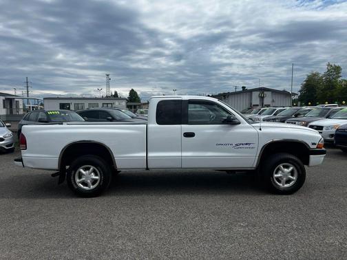 White 2000 Dodge Dakota Base