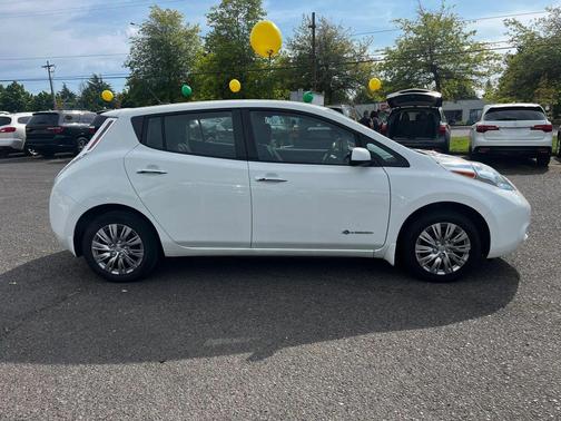 Glacier White 2017 Nissan Leaf S