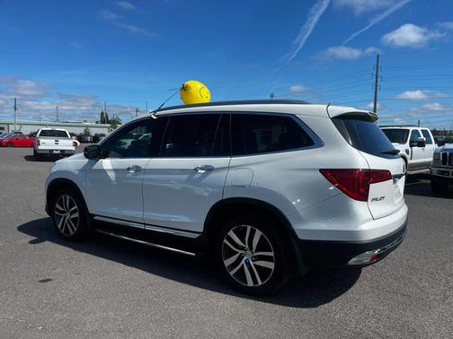 White Diamond Pearl 2016 Honda Pilot Touring