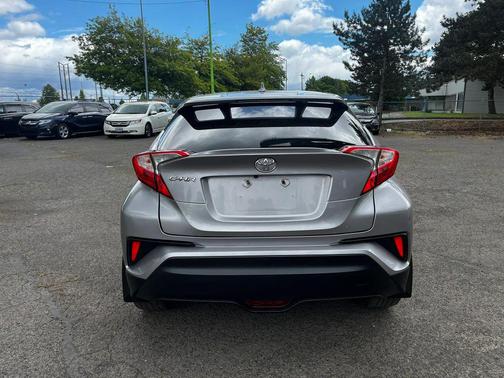 Silver Knockout Metallic 2018 Toyota C-HR XLE Premium
