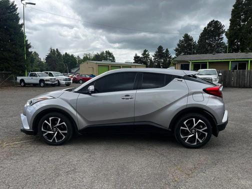 Silver Knockout Metallic 2018 Toyota C-HR XLE Premium