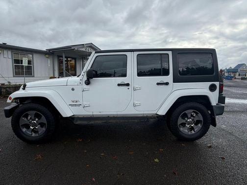 Bright White 2016 Jeep Wrangler Unlimited Sahara