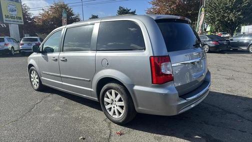 2016 Chrysler Town & Country Touring