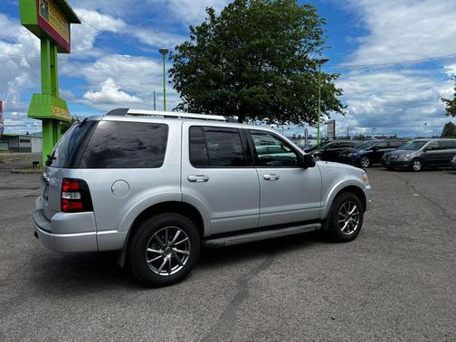 Brilliant Silver Metallic 2010 Ford Explorer Limited