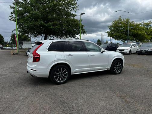 Crystal White Pearl Metallic 2017 Volvo XC90 T6 Momentum