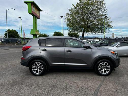 Mineral Silver 2016 Kia Sportage LX
