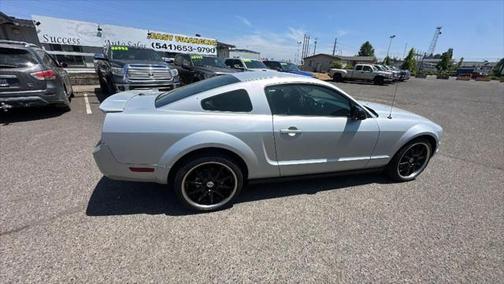 2007 Ford Mustang Deluxe