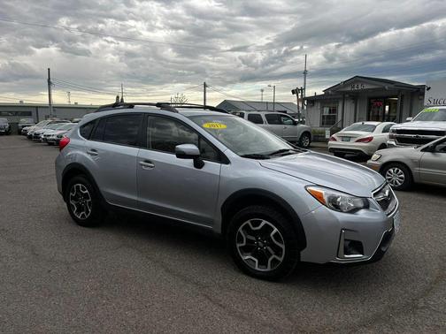 Ice Silver Metallic 2017 Subaru Crosstrek 2.0i Limited
