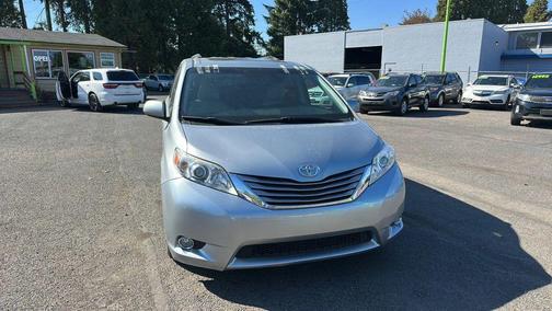 2017 Toyota Sienna XLE