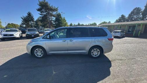 2017 Toyota Sienna XLE