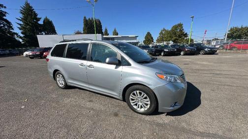 2017 Toyota Sienna XLE