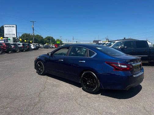 Deep Blue Pearl 2017 Nissan Altima 2.5 SR
