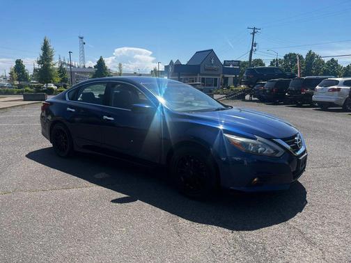 Deep Blue Pearl 2017 Nissan Altima 2.5 SR