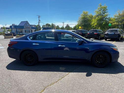 Deep Blue Pearl 2017 Nissan Altima 2.5 SR