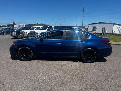 Deep Blue Pearl 2017 Nissan Altima 2.5 SR