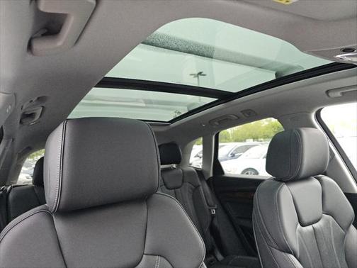 2024 Audi Q5 Premium Plus 55 TFSI e S line quattro S tronic