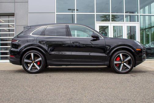 2024 Porsche Cayenne S