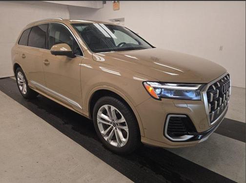 2025 Audi Q7 55 Premium Plus