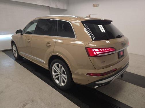 2025 Audi Q7 55 Premium Plus