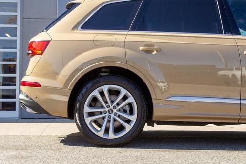 2025 Audi Q7 55 Premium Plus
