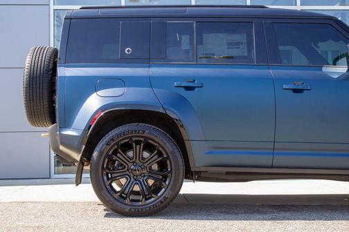 2026 Land Rover Defender 110 V8