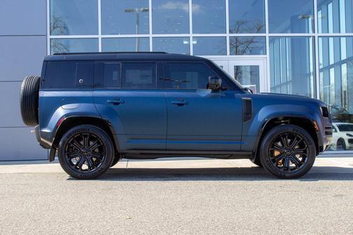 2026 Land Rover Defender 110 V8