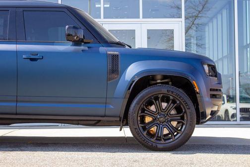 2026 Land Rover Defender 110 V8