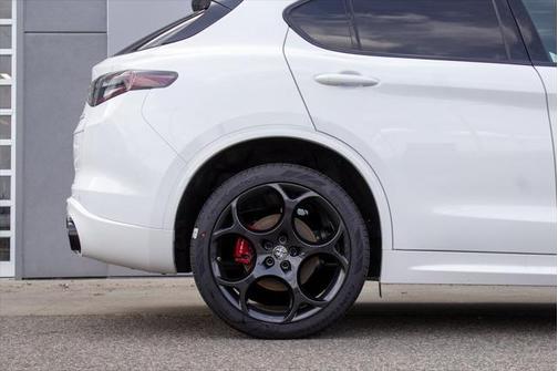 2025 Alfa Romeo Stelvio Ti