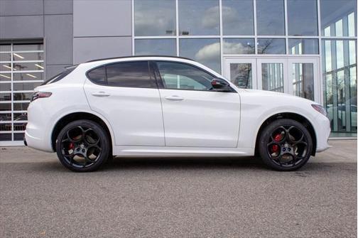 2025 Alfa Romeo Stelvio Ti