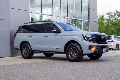 Glacier Gray Metallic TriCoat 2025 Ford Expedition Tremor