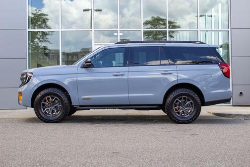 Glacier Gray Metallic TriCoat 2025 Ford Expedition Tremor