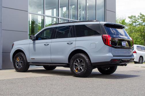 Glacier Gray Metallic TriCoat 2025 Ford Expedition Tremor