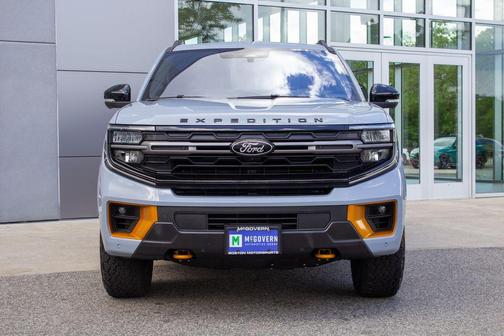 Glacier Gray Metallic TriCoat 2025 Ford Expedition Tremor