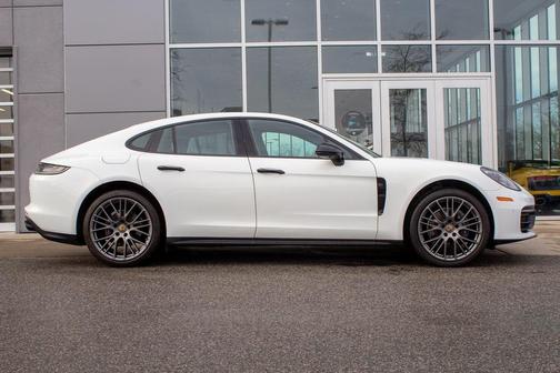 2022 Porsche Panamera 4