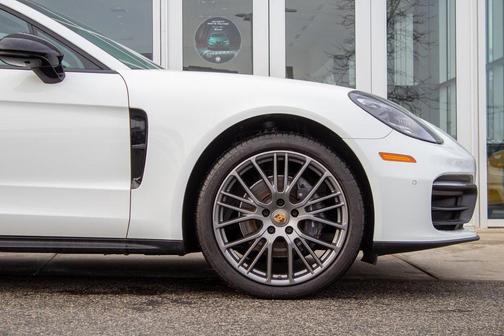 2022 Porsche Panamera 4