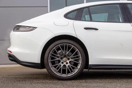 2022 Porsche Panamera 4