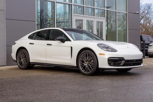 2022 Porsche Panamera 4