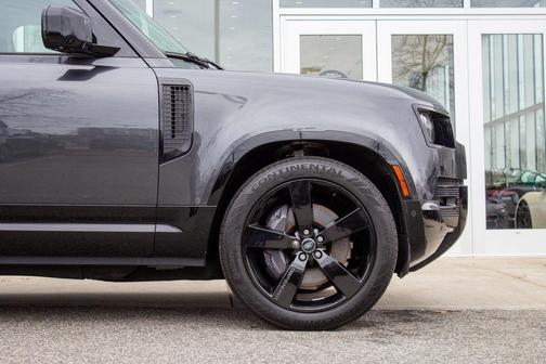 2025 Land Rover Defender 110 P500 X-Dynamic SE