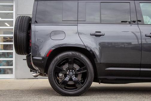 2025 Land Rover Defender 110 P500 X-Dynamic SE