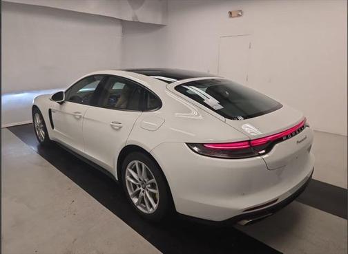 2022 Porsche Panamera E-Hybrid 4
