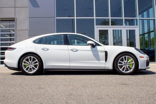 2022 Porsche Panamera 4