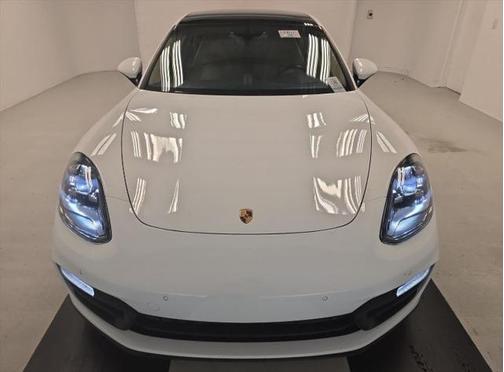 2022 Porsche Panamera E-Hybrid 4