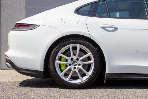 2022 Porsche Panamera 4